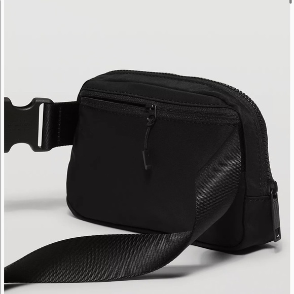 Lululemon Everywhere Belt Bag Black NWT - Picture 6 of 7